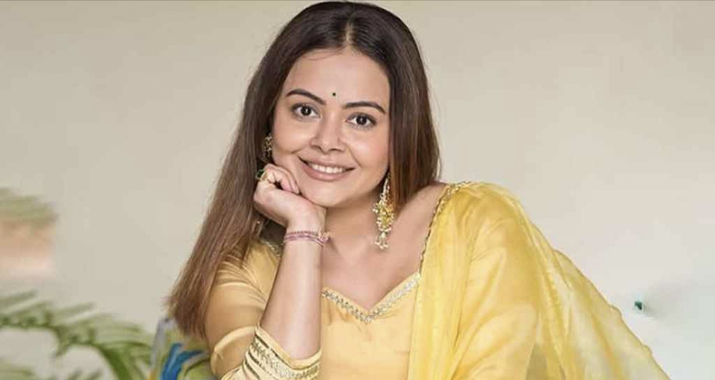 মুসলিম স্বামীকে ছাড়ো, অভিনেত্রী দেবলীনার কড়া জবাব