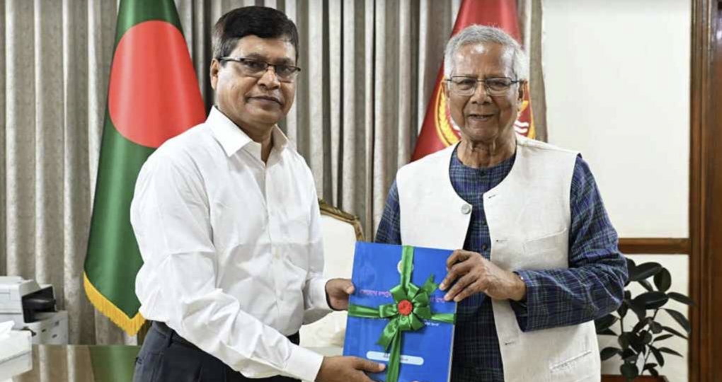 ৪৬টি কমপ্লায়েন্স অডিট রিপোর্ট প্রধান উপদেষ্টার কাছে হস্তান্তর