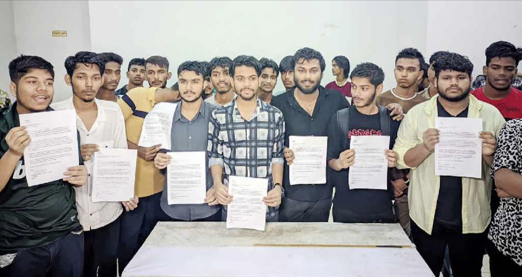 বৈষম্যবিরোধী আন্দোলনের ১৬ নেতার পদত্যাগ