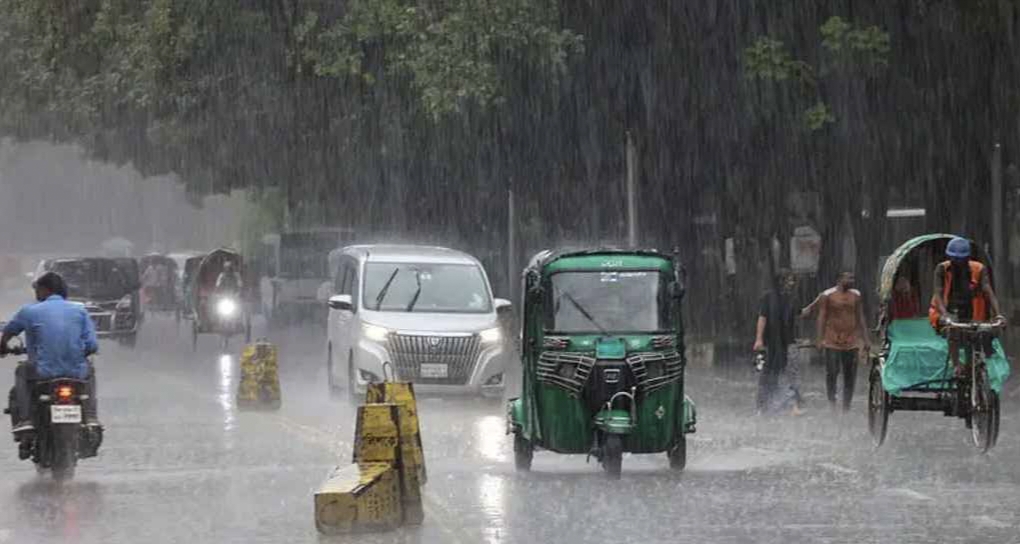 কমবে বাতাসের গতিবেগ, আগামীকাল পর্যন্ত অব্যাহত থাকবে বৃষ্টিপাত