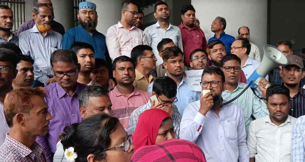 সচিবালয়ে আজও কর্মচারীদের বিক্ষোভ
