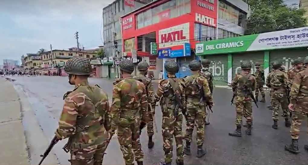 থমথমে গোপালগঞ্জ, চলছে কারফিউ