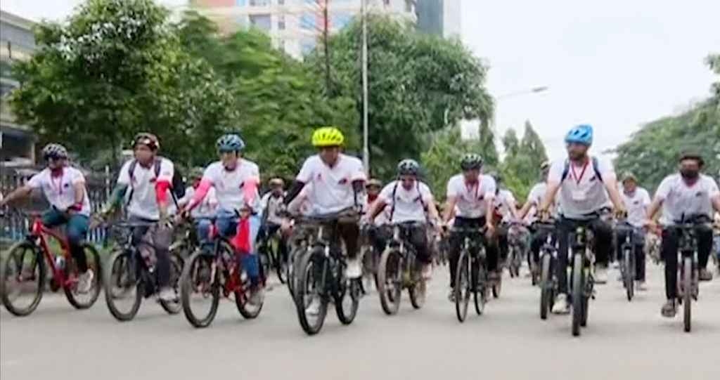জুলাই গণঅভ্যুত্থান স্মরণে ঢাকায় সাইকেল র‍্যালি