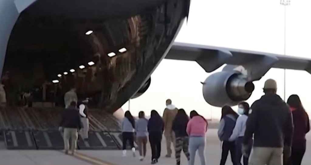 মার্কিন সামরিক বিমানে ৩৯ বাংলাদেশি ঢাকায়