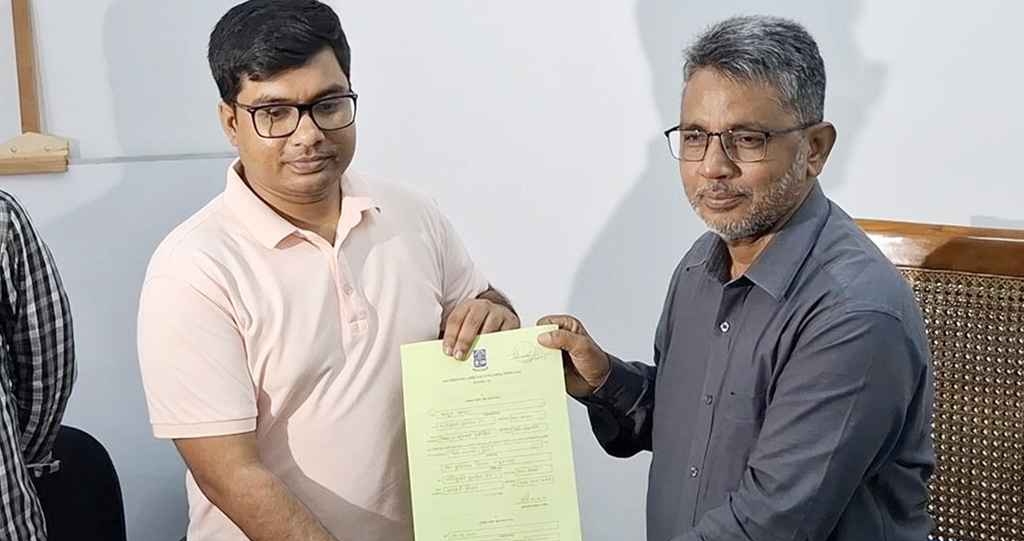 সবার আগের মনোনয়ন ফরম জমা দিলেন সাবেক ছাত্রলীগ নেতা