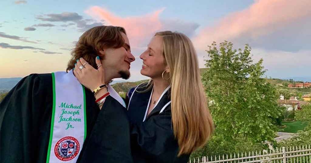 ৮ বছরের প্রেম, বাগদান সারলেন মাইকেল জ্যাকসনের ছেলে