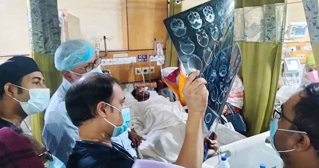 নুরকে দেখতে হাসপাতালে প্রধান উপদেষ্টার বিশেষ সহকারী