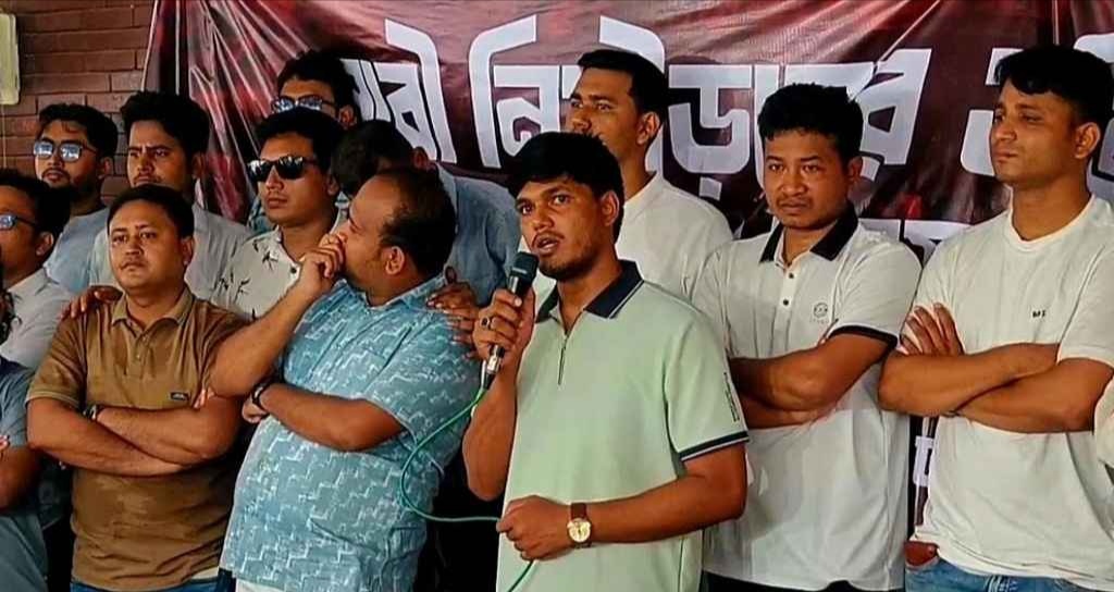 রিটকারী শিক্ষার্থীকে ‘গণধর্ষণের’ হুমকির প্রতিবাদে ছাত্রদলের বিক্ষোভ