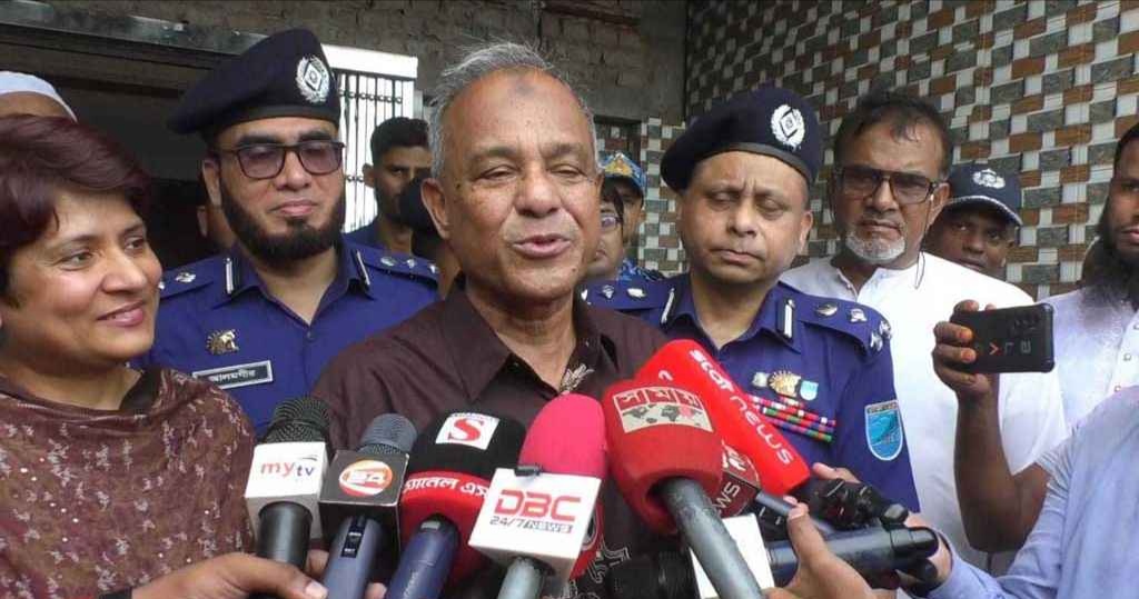 অবৈধ অস্ত্রের খবরদাতাকে পুরস্কৃত করা হবে: স্বরাষ্ট্র উপদেষ্টা