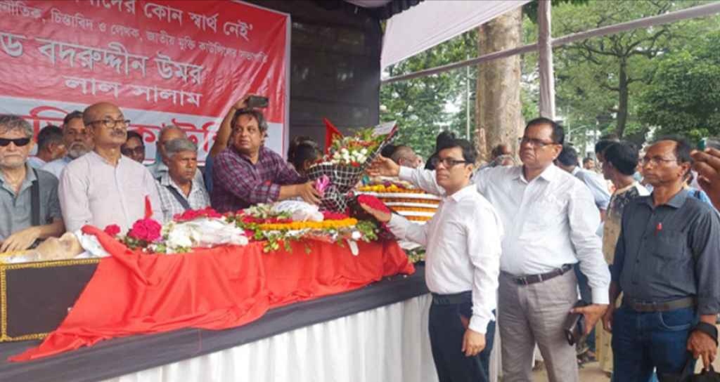 শহীদ মিনারে বদরুদ্দীন উমরের প্রতি সর্বস্তরের শ্রদ্ধা