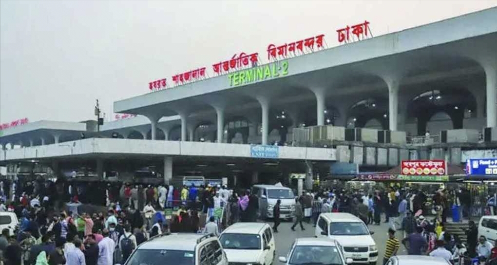 বিমানবন্দরে ২২ বাংলাদেশি শ্রমিককে আটকে দিল পুলিশ