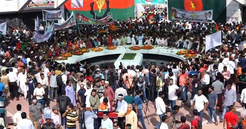 জিয়াউর রহমানের মাজারে সর্বস্তরের জনতার ঢল