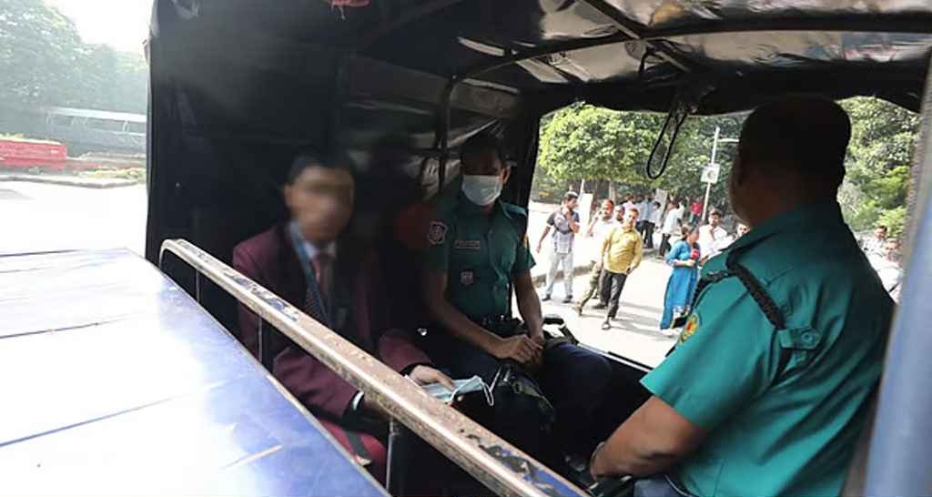 ধানমন্ডি ৩২ থেকে ‘সন্দেহভাজন’ কিশোর আটক