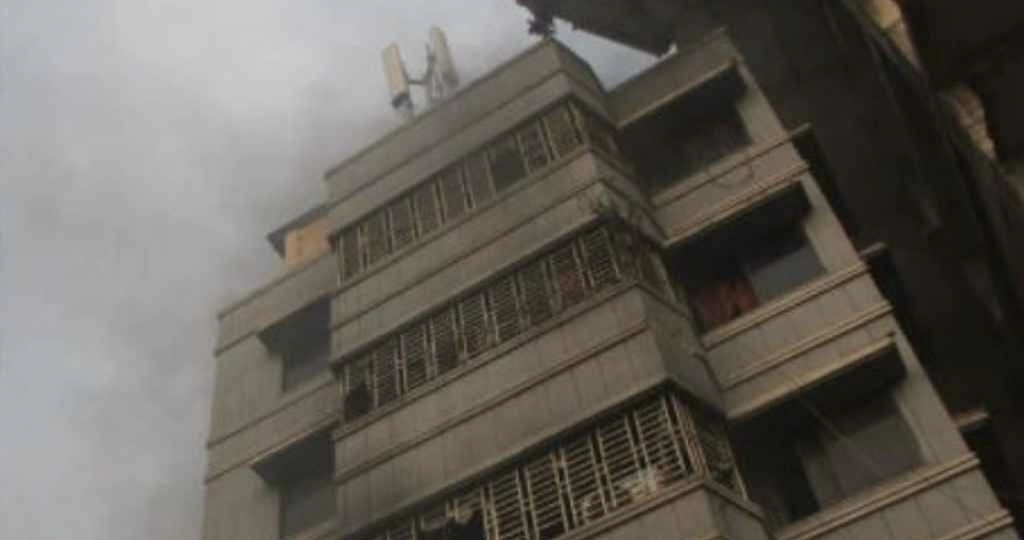 ঢাকায় হেলে পড়েছে ভবন, উদ্ধারে ফায়ার সার্ভিসের ২ ইউনিট