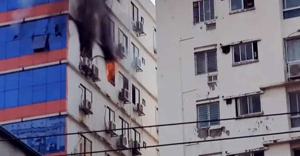 ঢাকার বিজয়নগরে বহুতল ভবনে আগুন