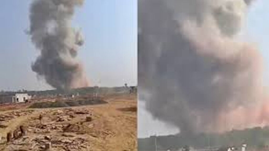 ভারতের অস্ত্র কারখানায় বড় বিস্ফোরণ, নিহত ৮