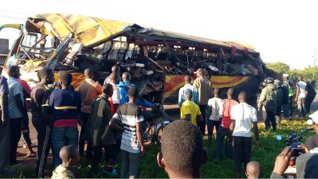 কেনিয়া-উগাণ্ডা সীমান্তে বাস খাদে পড়ে নিহত ২১