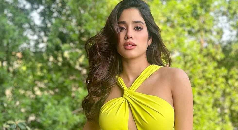 ৩০ লাখ কুকুর হত্যার সিদ্ধান্তে ক্ষুব্ধ জাহ্নবী কাপুর