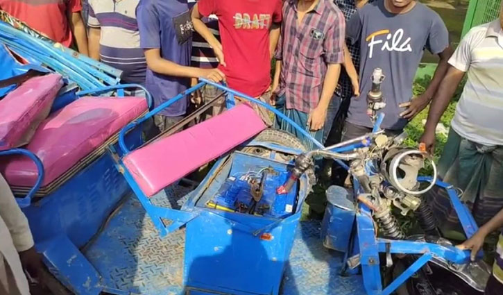 ভৈরবে বাস চাপায় অটোরিকশার ৩ যাত্রী নিহত