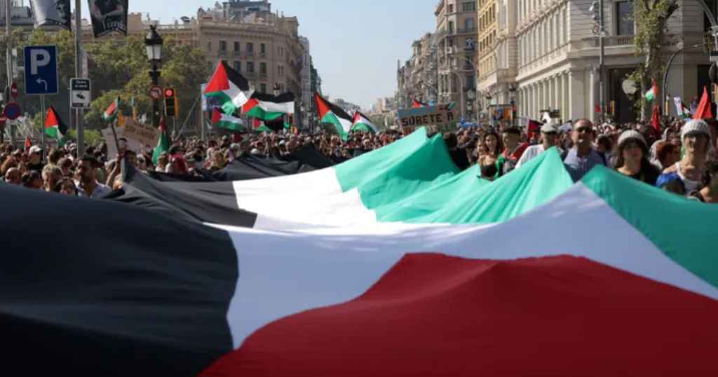 গাজায় যুদ্ধ বন্ধের দাবিতে ইউরোপজুড়ে বিক্ষোভ, লন্ডনে গ্রেপ্তার ৫০০