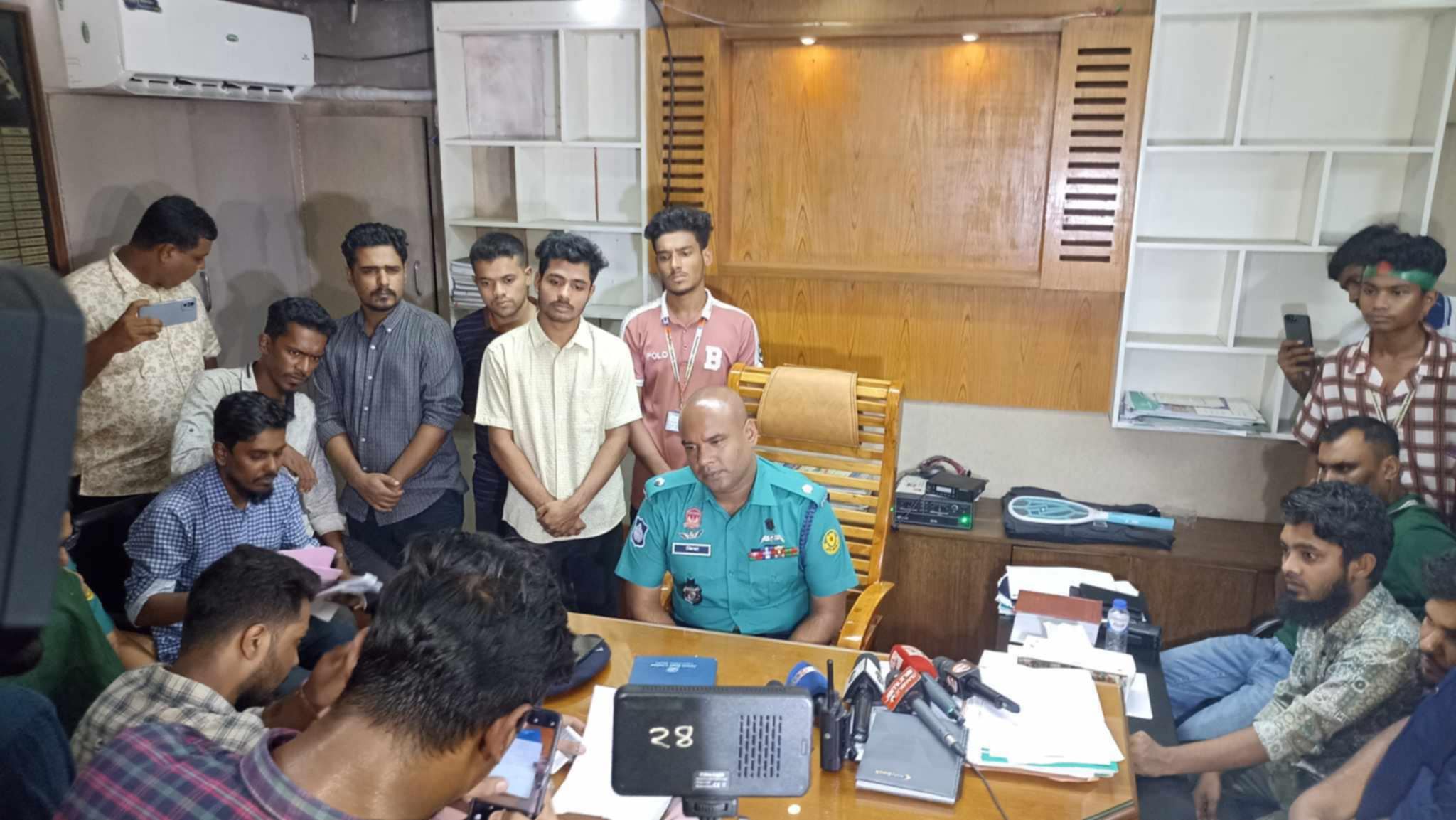 মোহাম্মদপুরে ছিনতাই প্রতিরোধে সবার সহযোগিতা চাইলেন এডিসি