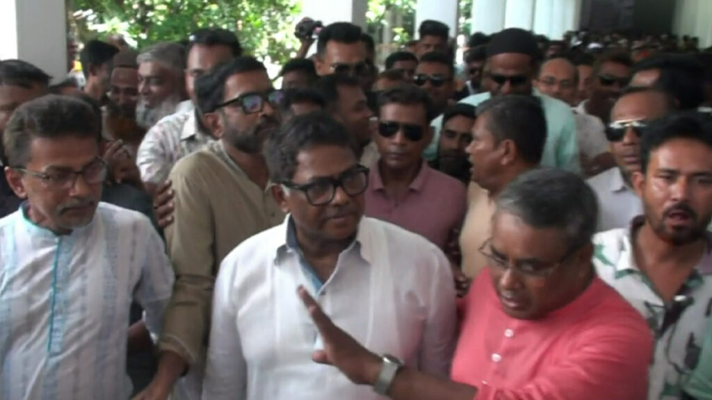 নাটোরে ৩ মামলায় বিএনপি নেতা দুলুসহ ৬৯ জনের খালাস