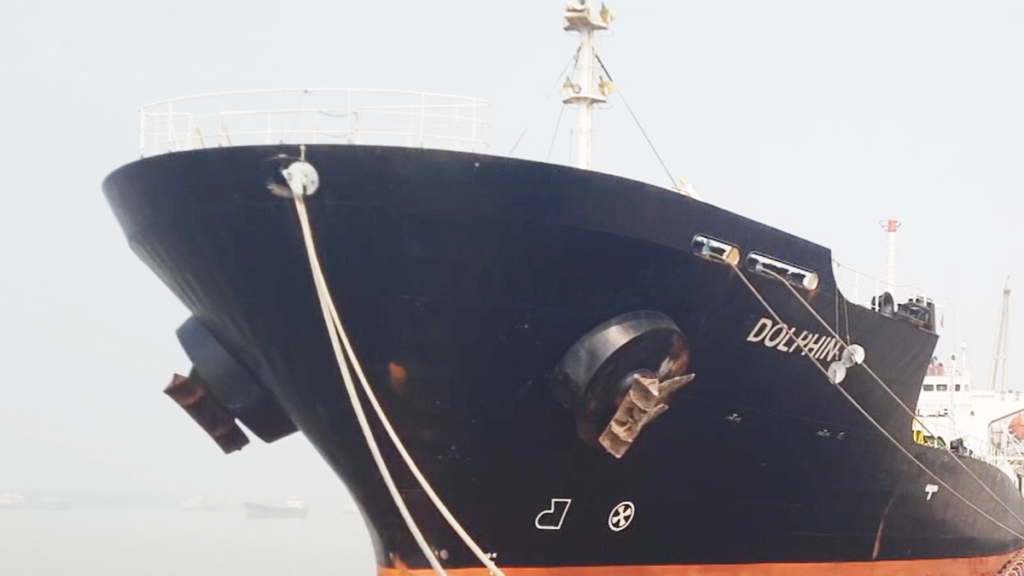 পাকিস্তান থেকে চিটাগুড় নিয়ে জাহাজ ভিড়লো মোংলা বন্দরে