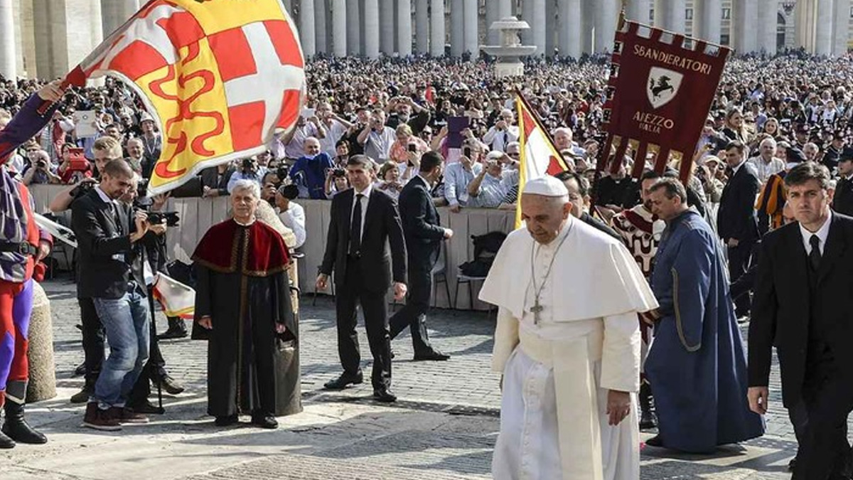 ভ্যাটিক্যানের বাইরে সমাহিত হবেন পোপ ফ্রান্সিস