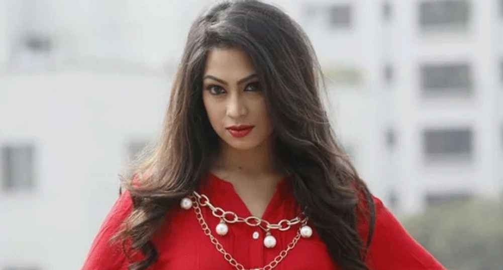 ওমরাহ করতে গেলেন চিত্রনায়িকা পপি