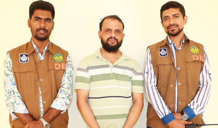 ভুয়া ইসি গ্রেপ্তার