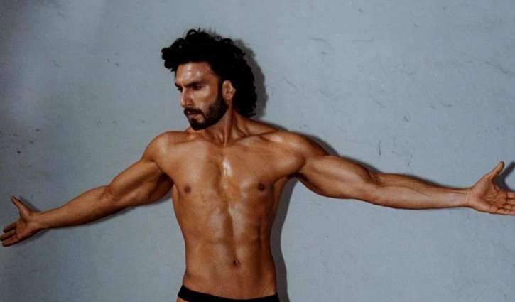 বিবস্ত্র হওয়ায় রণবীরকে থানায় তলব