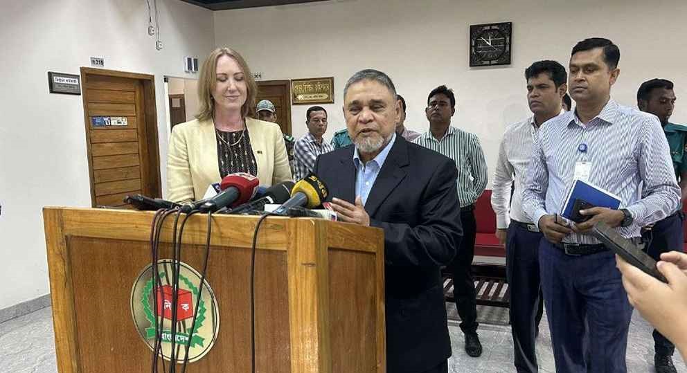 নির্বাচন কমিশন সংস্কারের দিকে তাকিয়ে থাকবে না: সিইসি