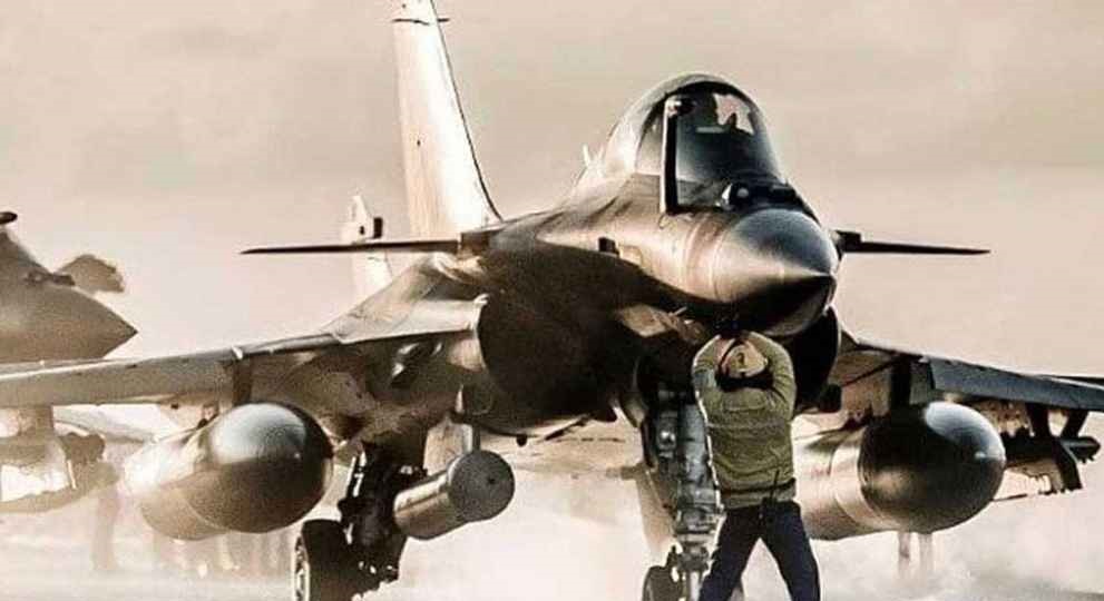 উত্তেজনার মধ্যেই ৯০ হাজার কোটি টাকার যুদ্ধবিমান কিনছে ভারত