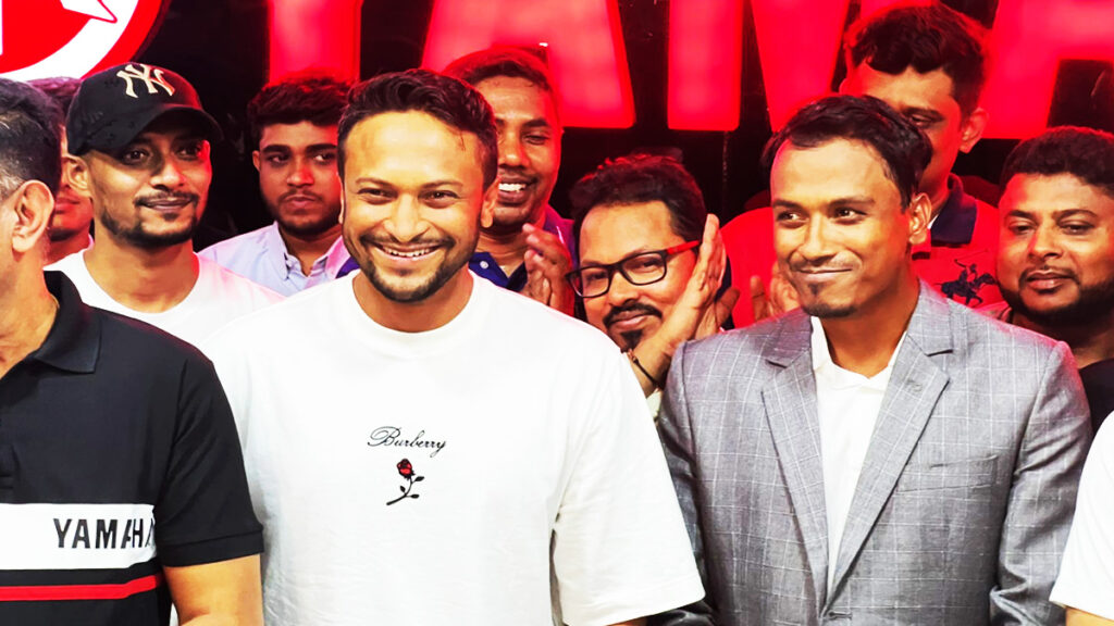 রুবেলের শো রুম উদ্বোধন করলেন সাকিব