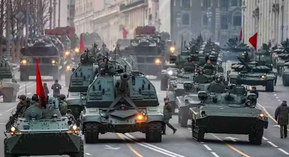 হঠাৎ যুদ্ধাস্ত্রের উৎপাদন বাড়ানোর ঘোষণা দিল রাশিয়া