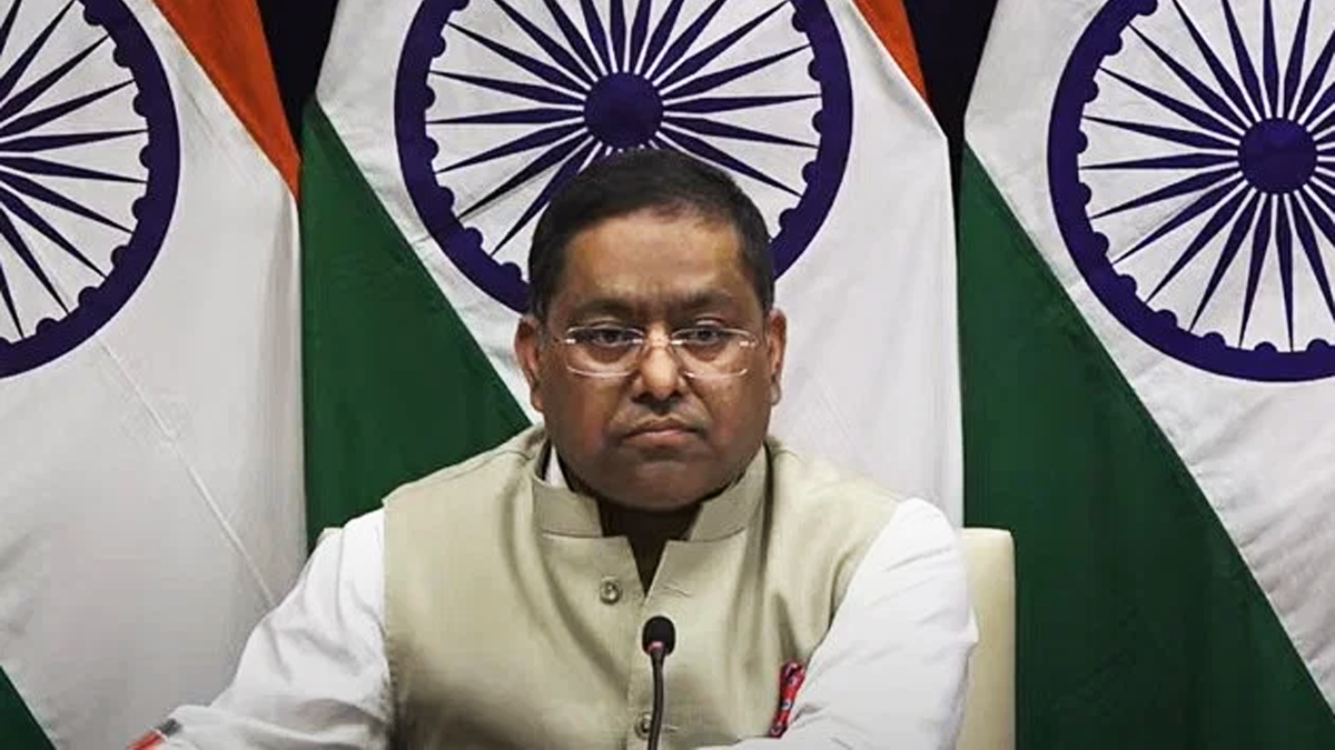 শেখ হাসিনাকে বাংলাদেশের সাবেক প্রধানমন্ত্রী মনে করে ভারত