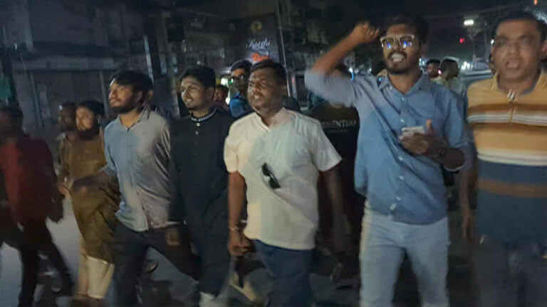 নুরের উপর হামলার প্রতিবাদে সাতক্ষীরায় বিক্ষোভ