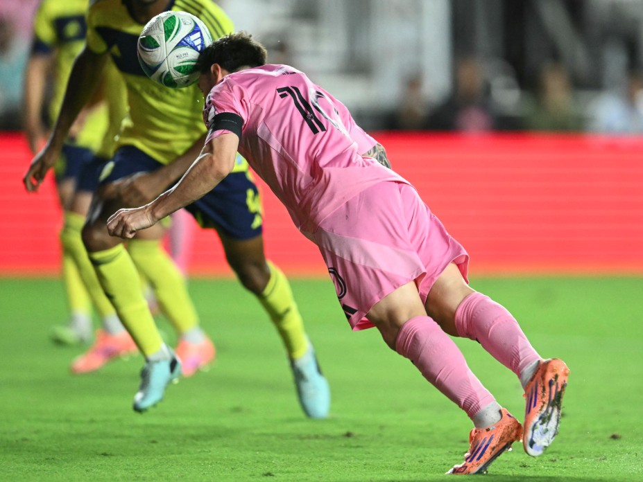 উড়ন্ত হেডে মেসির দুর্দান্ত গোল, গড়লেন রেকর্ডও