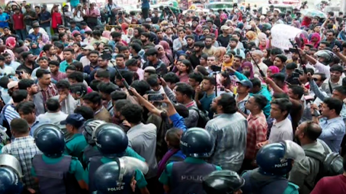 সাম্য হত্যা: বিচারের দাবিতে শাহবাগ থানা ঘেরাও ঢাবি শিক্ষার্থীদের