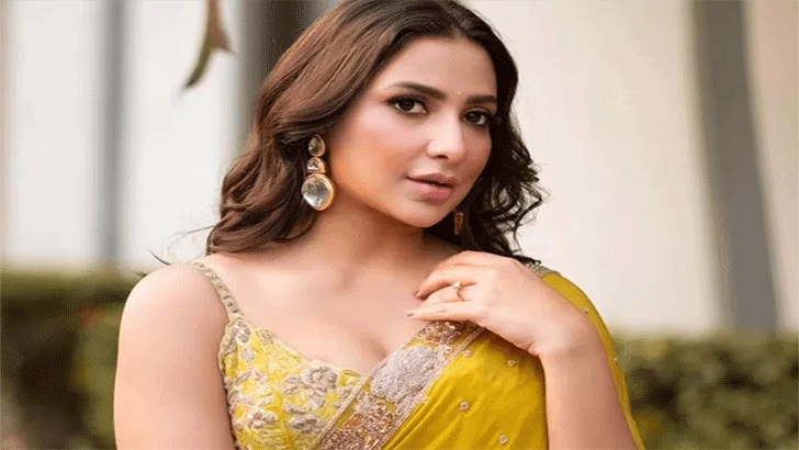 শুভশ্রীর অন্তরঙ্গ ছবি ভাইরাল, সমালোচনার ঝড়