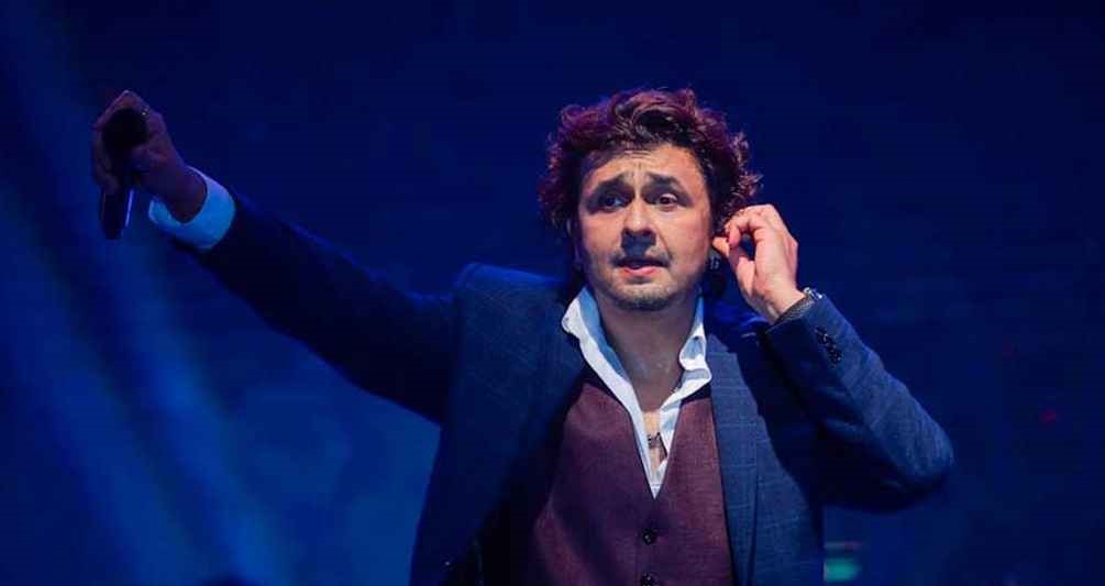 আজান শোনা মাত্রই গান থামিয়ে দিলেন সনু নিগম