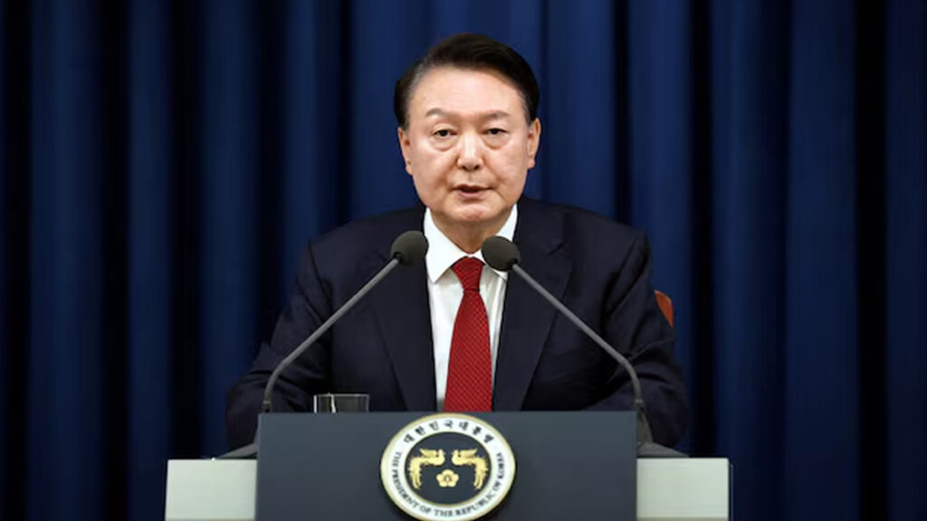 সামরিক আইন জারির ঘোষণায় ক্ষমা চাইলেন দক্ষিণ কোরিয়ার প্রেসিডেন্ট