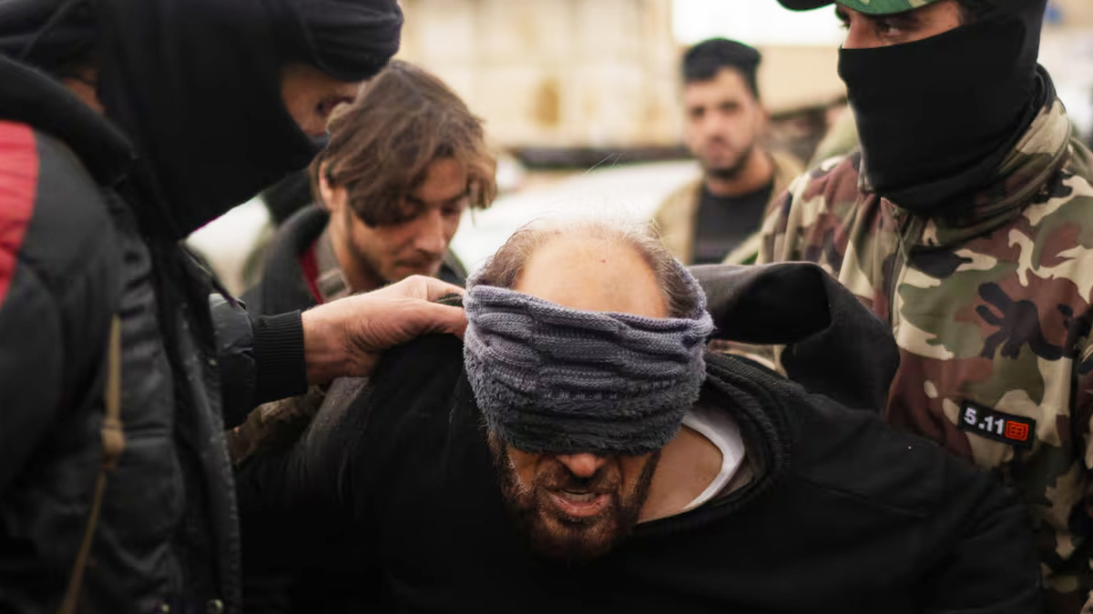 সিরিয়ায় বাশার ঘনিষ্ঠ কর্মকর্তার জনসম্মুখে মৃত্যুদণ্ড