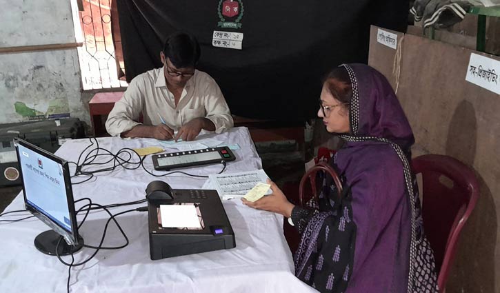 চট্টগ্রাম-১০ উপনির্বাচনে ভোট চলছে