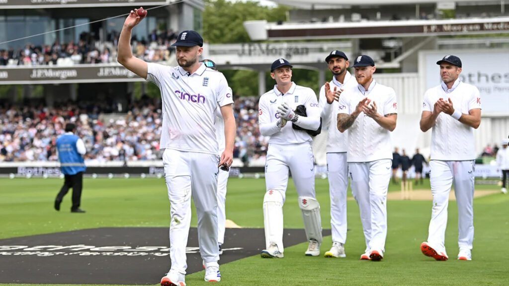 অভিষেকেই ৭ উইকেট, রেকর্ডবুকে অ্যাটকিনসন