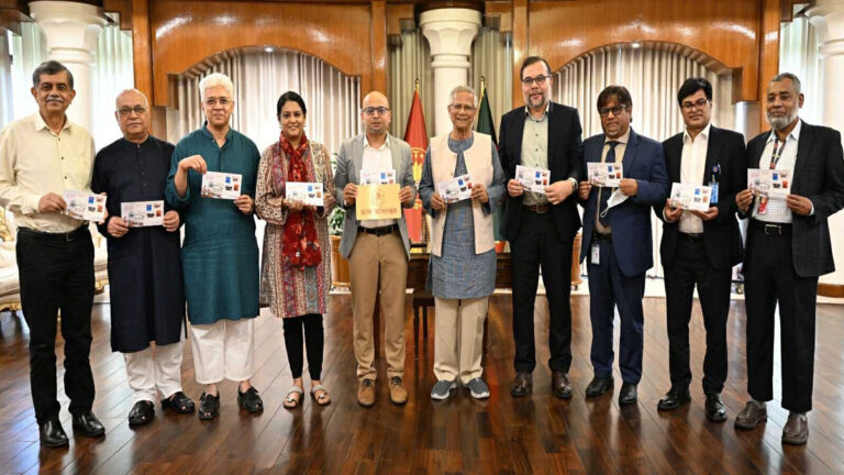 জুলাই গণঅভ্যুত্থান দিবসে স্মারক ডাকটিকিট অবমুক্ত করলেন প্রধান উপদেষ্টা