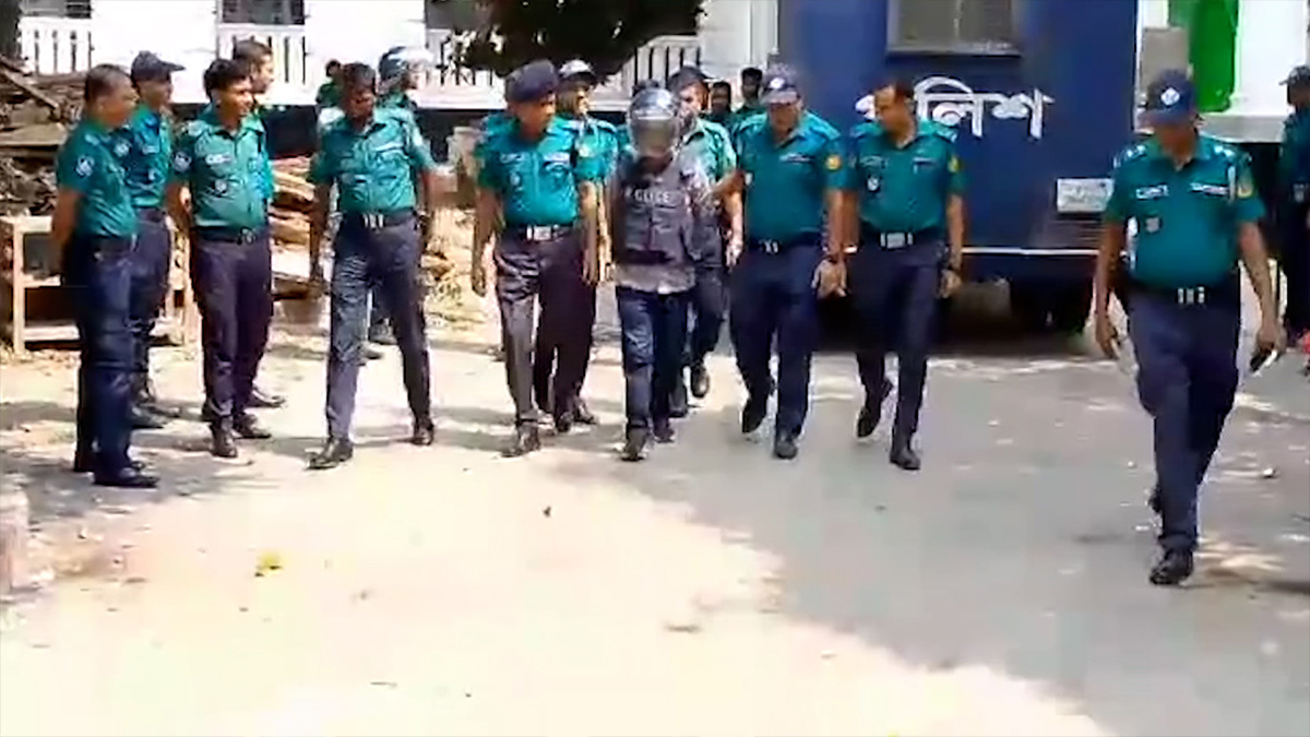 ট্রাইব্যুনালে হাজির সাবেক আইজিপি শহীদুল হকসহ ২ জন