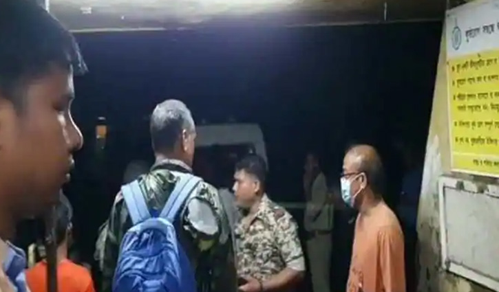 গাড়িতে বিদ্যুৎস্পৃষ্ট হয়ে ১০ জনের মৃত্যু