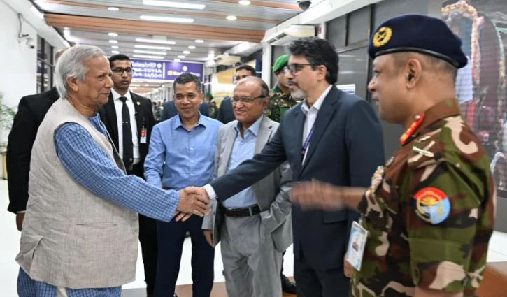 দেশে ফিরেছেন প্রধান উপদেষ্টা