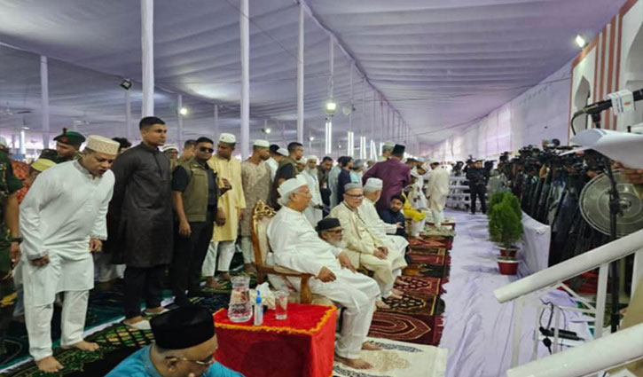 জাতীয় ঈদগাহে নামাজ পড়েছেন প্রধান উপদেষ্টা, বিকেলে শুভেচ্ছা বিনিময়